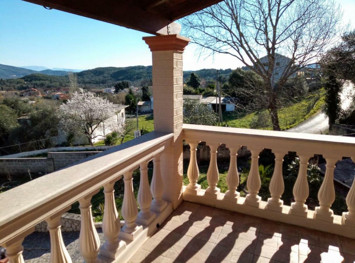 Villa Silvia Ágios Matthaíos エクステリア 写真