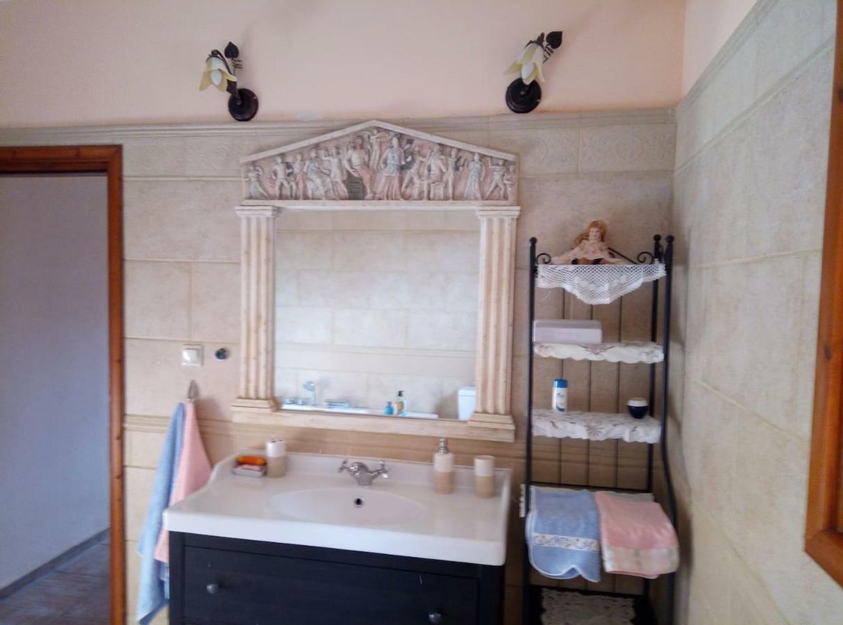Villa Silvia Ágios Matthaíos エクステリア 写真